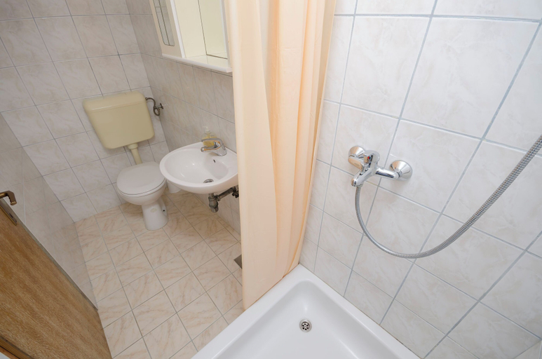 Bathroom 3, House Hidden Beauty, Vodice