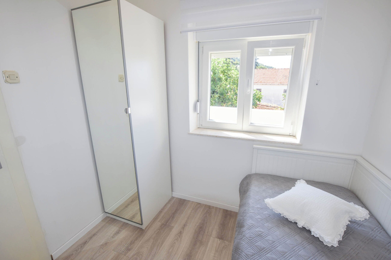 Room 2, Apartment S and E, Kali