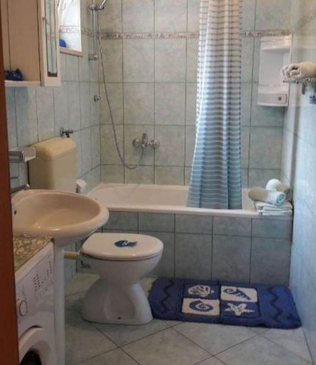 Bathroom, Apartment Juri, Postira