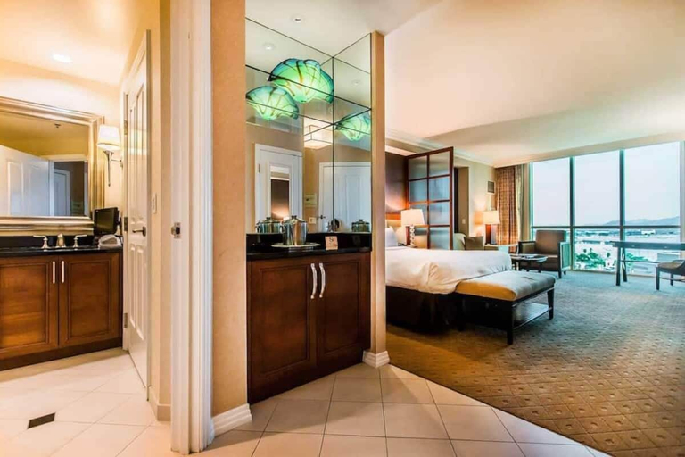 Interior 4, MGM 10719 Signature Strip View Studio, Clark