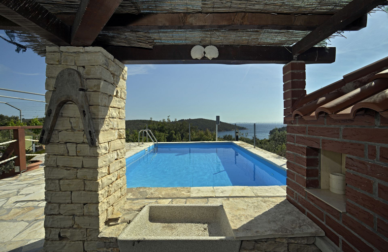 Sport & Beauty 4, Apartments Toni, Šolta