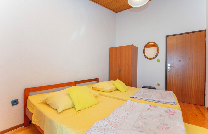 Bedroom 2, Apartments Ozren, Omiš