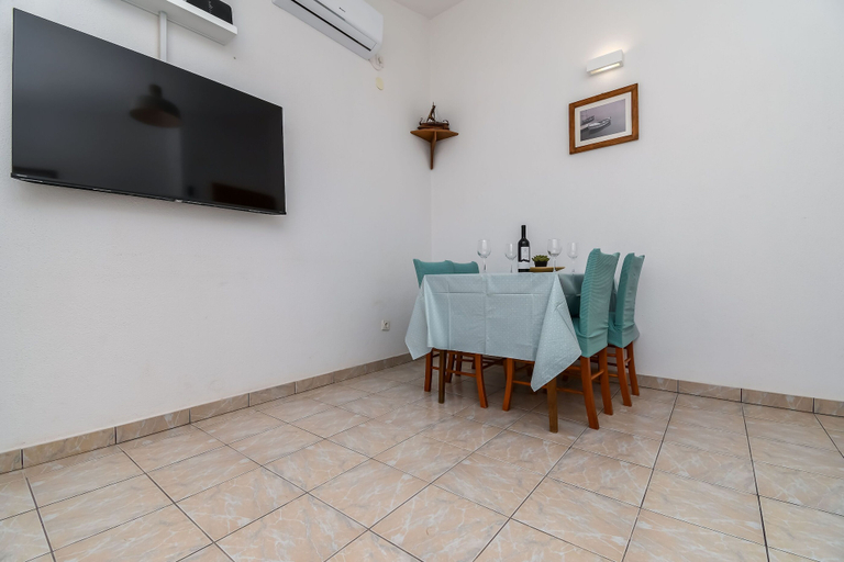 Others 5, Apartments Neda, Okrug