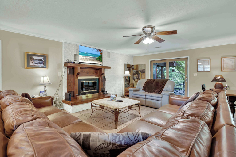 Living area 3, Riverfront Family Getaway on the Guadalupe, Comal
