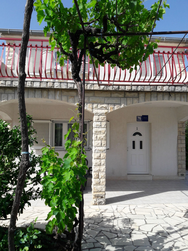Exterior 2, Apartments Biserka, Rogoznica