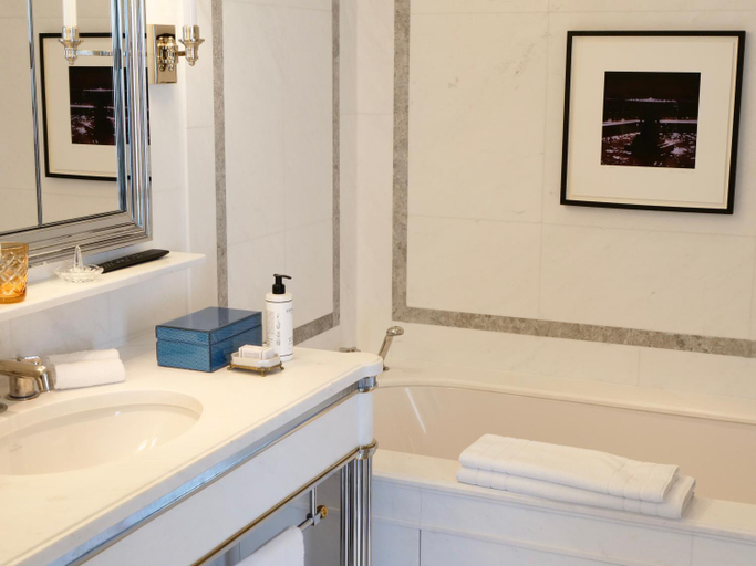 Bathroom 5, Hotel de Crillon, Paris