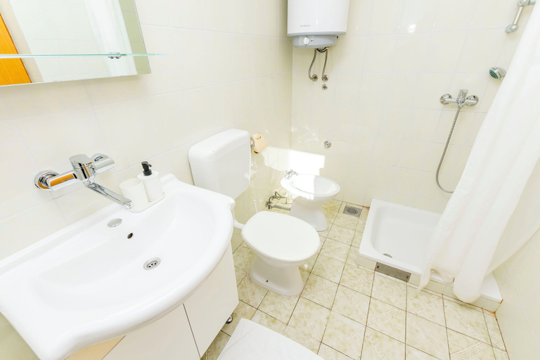 Bathroom 3, Apartments and Room Milka-jere, Primošten