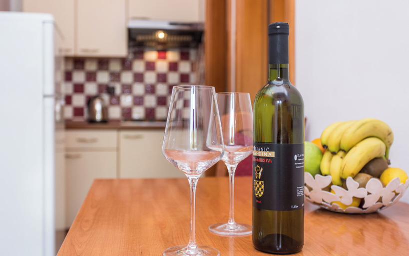 Food & Drinks 4, Apartments Dorijana, Baška
