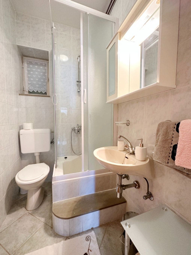 Bathroom 2, Apartments Mihaela, Trogir