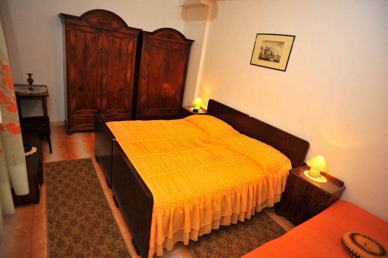 Room 4, Apartments Piv, Sutivan