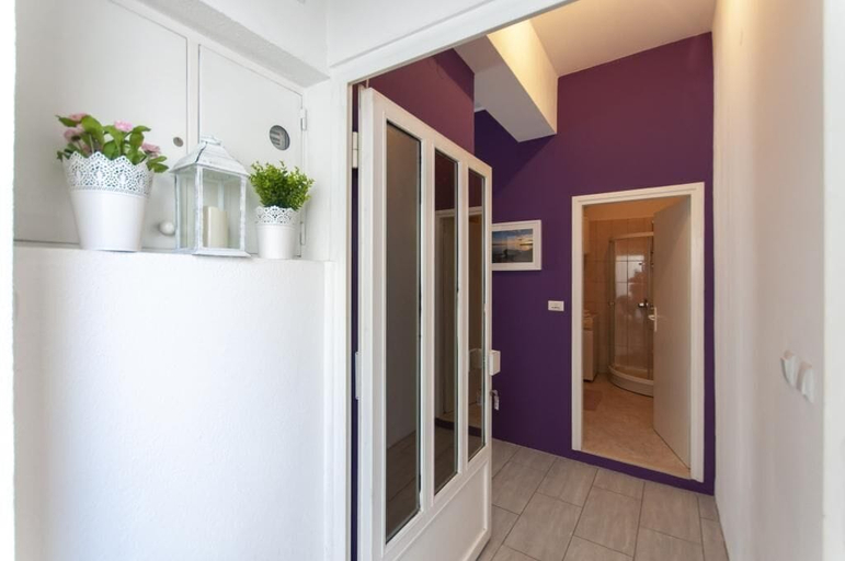 Others 4, Apartment Love, Dugi Rat