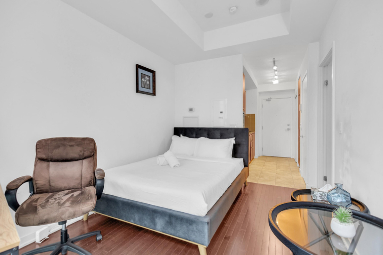 Bedroom 2, The York Suites in Downtown Toronto, Toronto