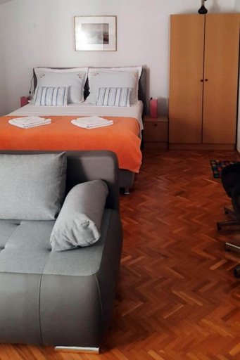 Room 3, Apartment Nada, Preko