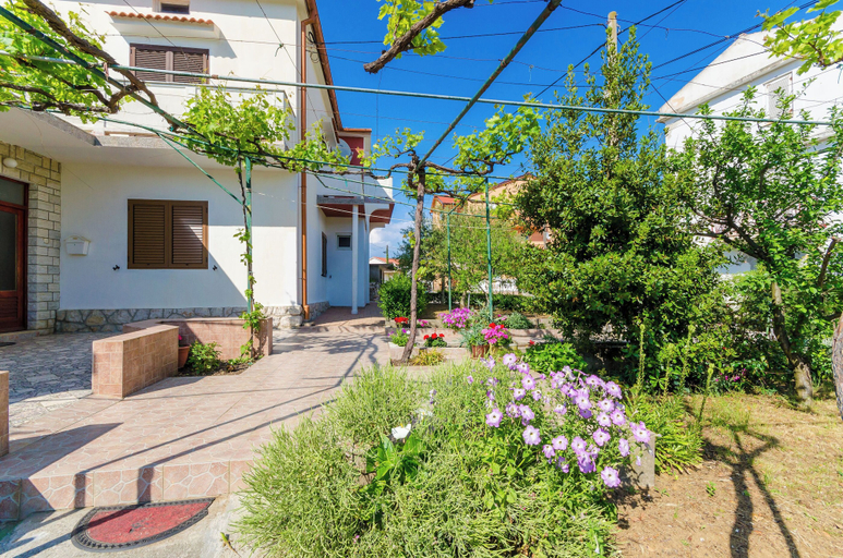 Courtyard 4, Apartments Milena, Lopar/Supetarska Draga