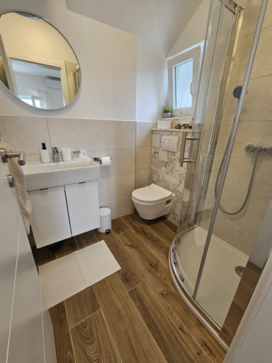Bathroom 4, Room Ela, Seget