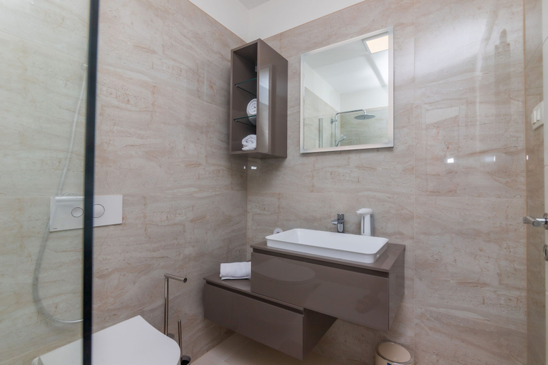 Bathroom 3, Apartments Dora, Okrug