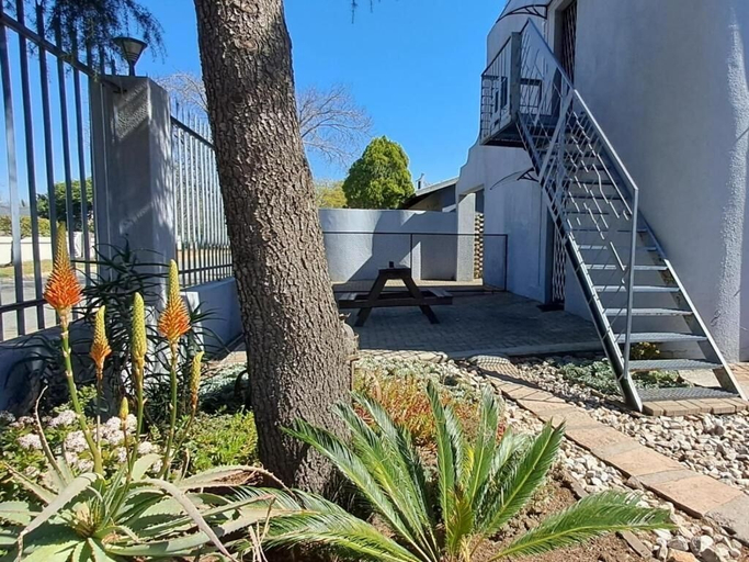 Others 4, Middelbult guesthouse, Gert Sibande