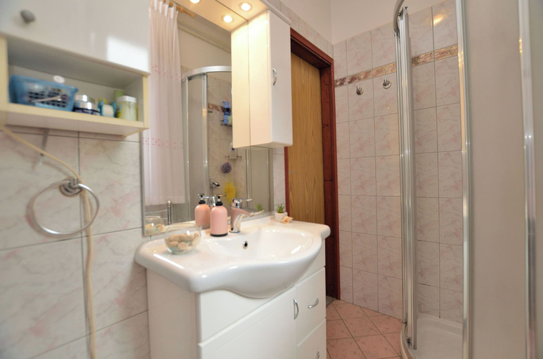 Bathroom 4, Apartment Kivi, Fažana
