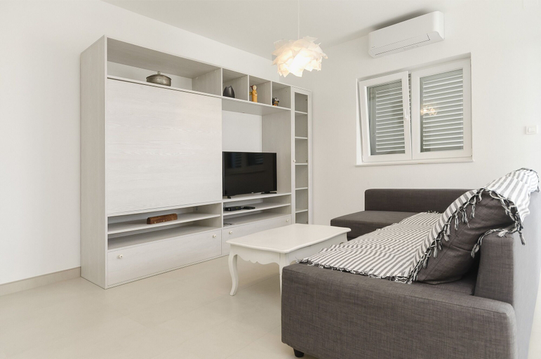 Others 4, Apartments Tribunj Mali Mago, Vodice