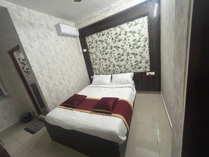 Room 3, Sai Plaza Lodge, Tiruchirappalli