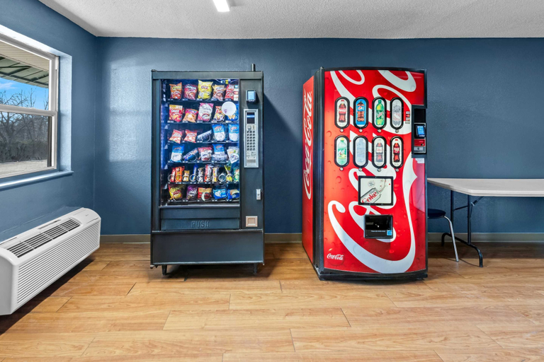 Food & Drinks 4, Birch Hill Suites Kansas City – Independence, Kansas City
