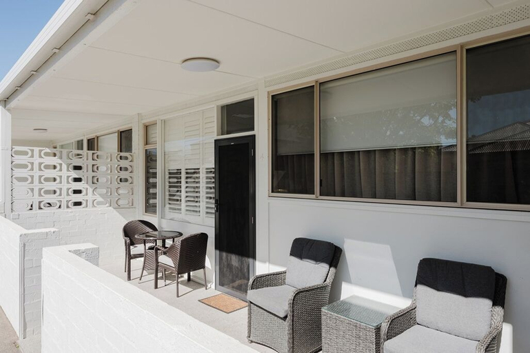 Terrace/patio 3, Palm Beach Villas, Rockingham
