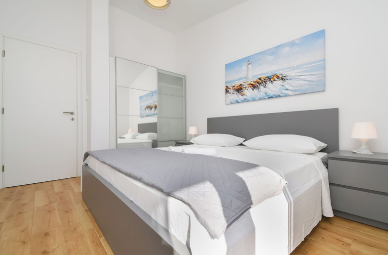 Room 5, Apartments Rose, Seget