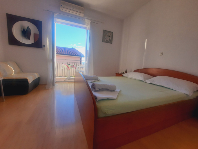 Bedroom 2, Apartments Zeljko, Makarska