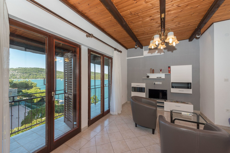 Others 5, Apartment Lidija, Tisno