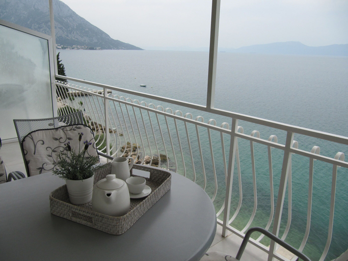 Balcony 3, Rooms Falcon, Gradac