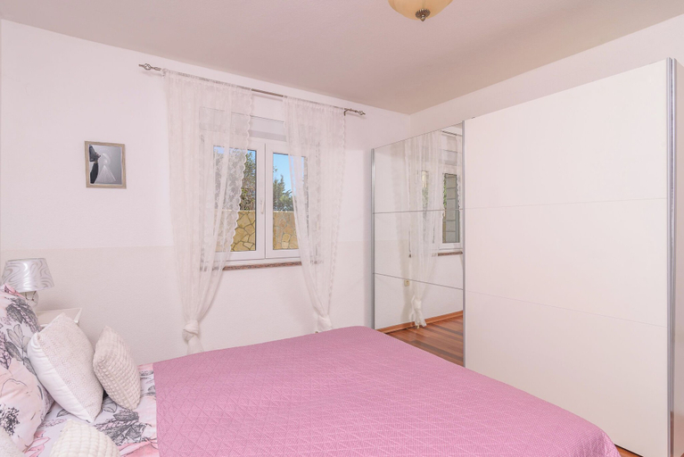 Bedroom 5, Apartment Helli, Okrug
