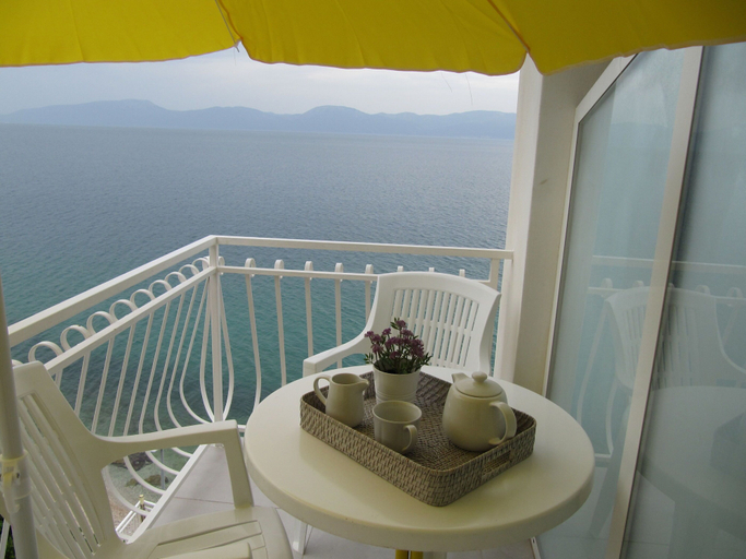 Balcony 4, Rooms Falcon, Gradac