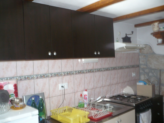 Private kitchen 5, House Dragica, Cres