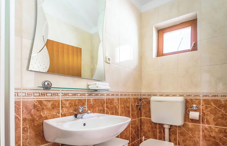 Bathroom 3, House Majda, Nerežišća