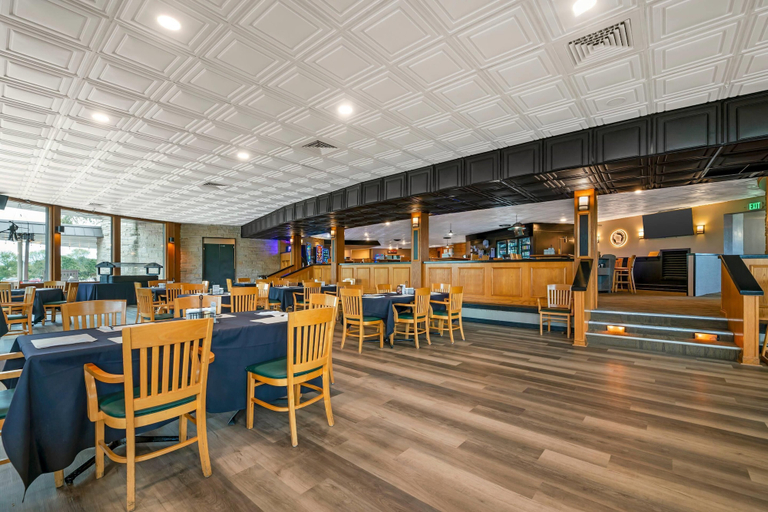 Food & Drinks 4, Fairway Inn and Suites, an Ascend Collection Hotel, Manitowoc