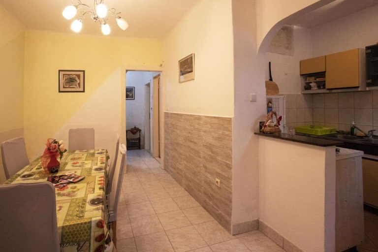 Others 5, Apartment Brane, Split