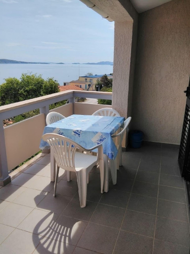 Others 4, Apartment Davor, Sali