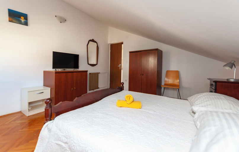 Room 2, Apartments Near Beach, Dugi Rat