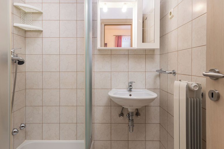 Bathroom 3, Apartments and Room Slavica, Kraljevica