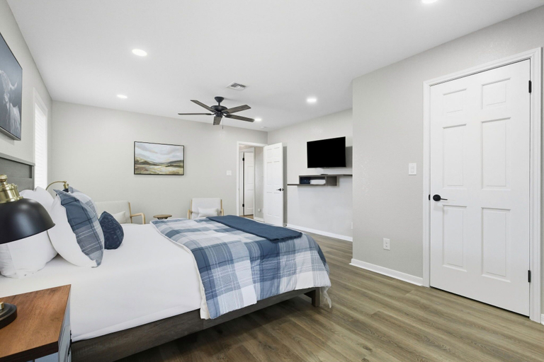 Room 4, Rivers Oaks-the Ranch House Pool & Hot-tub!, Gillespie