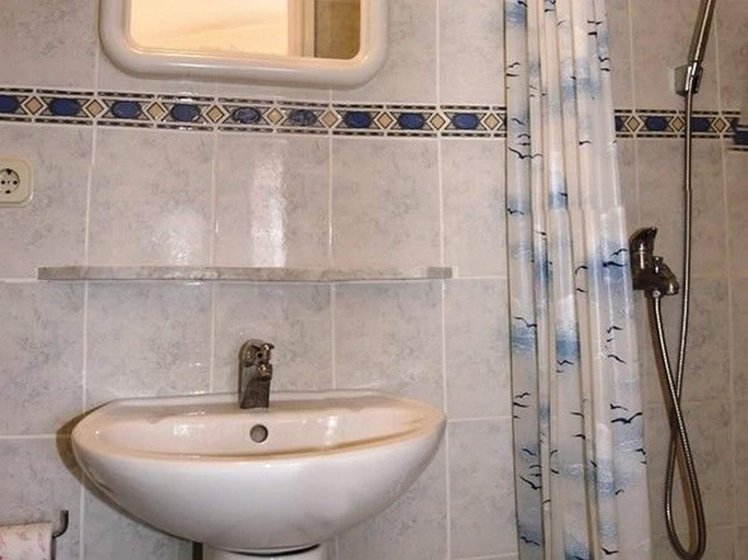 Bathroom 4, Apartments and Rooms Florijan, Slivno
