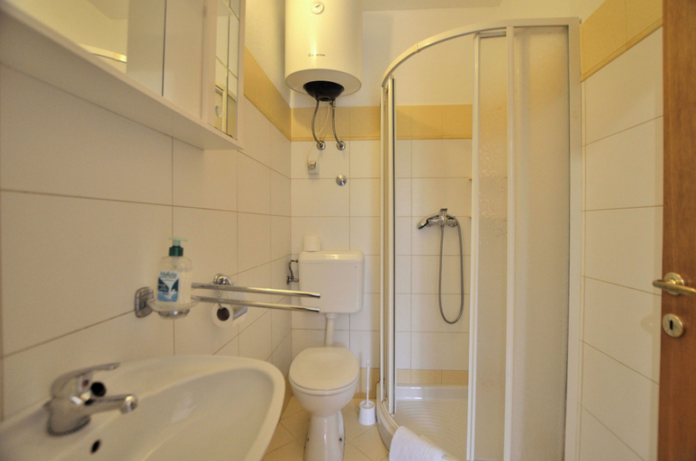 Bathroom 4, Apartments Caterina, Pula