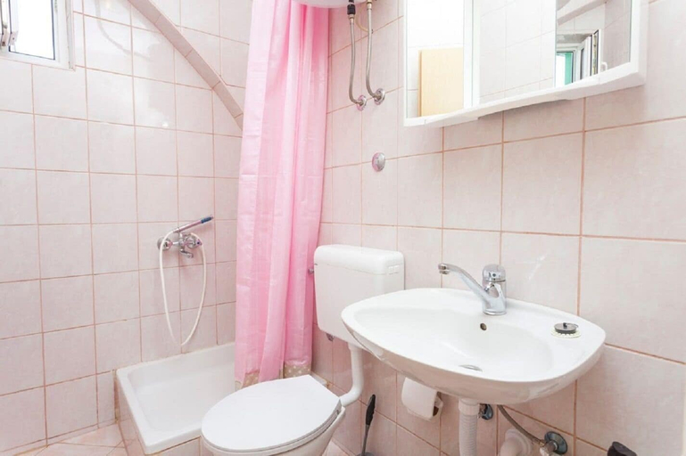 Bathroom 3, Apartments Tomislava, Makarska