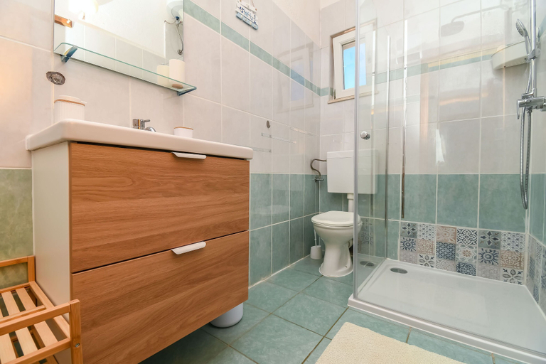 Bathroom 4, Apartments Neda, Okrug