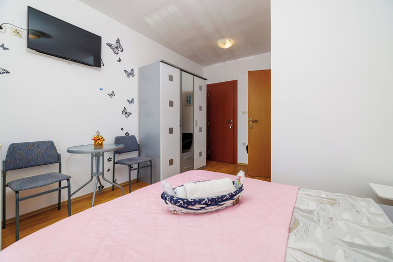 Room 5, Apartments Vjenceslava, Senj