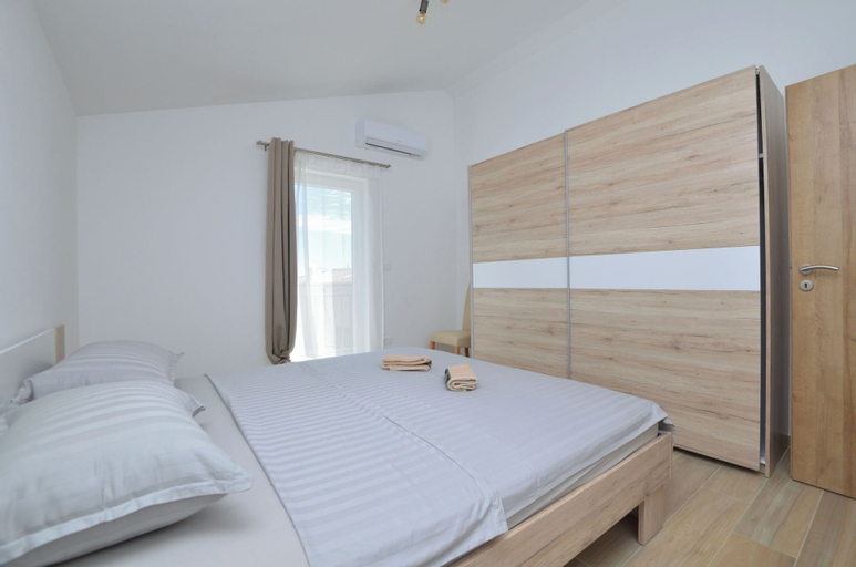 Bedroom 2, Villa Maluma, Pula