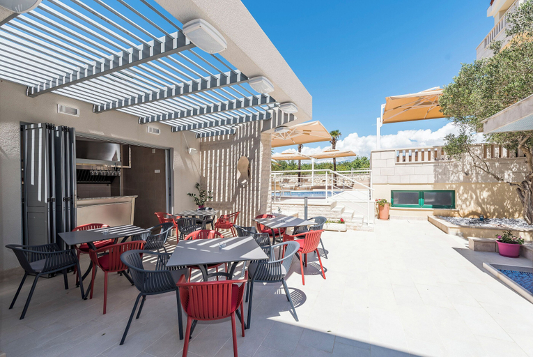 Food & Drinks 5, Apartments Dyana, Novalja