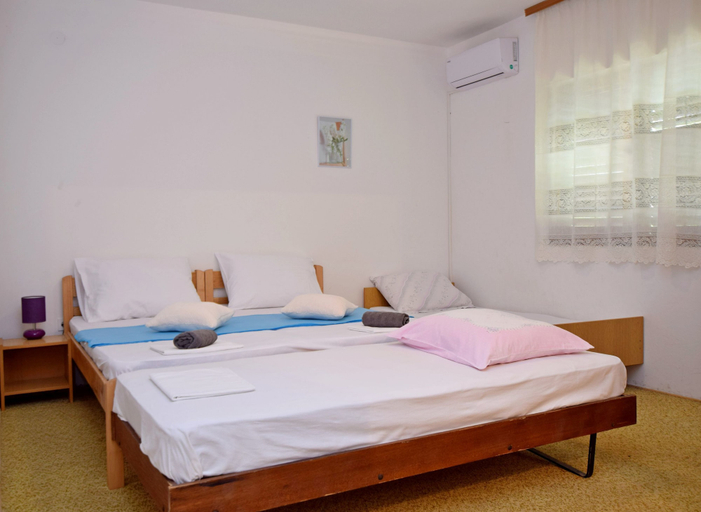 Others 1, Apartment and Rooms Mila, Starigrad