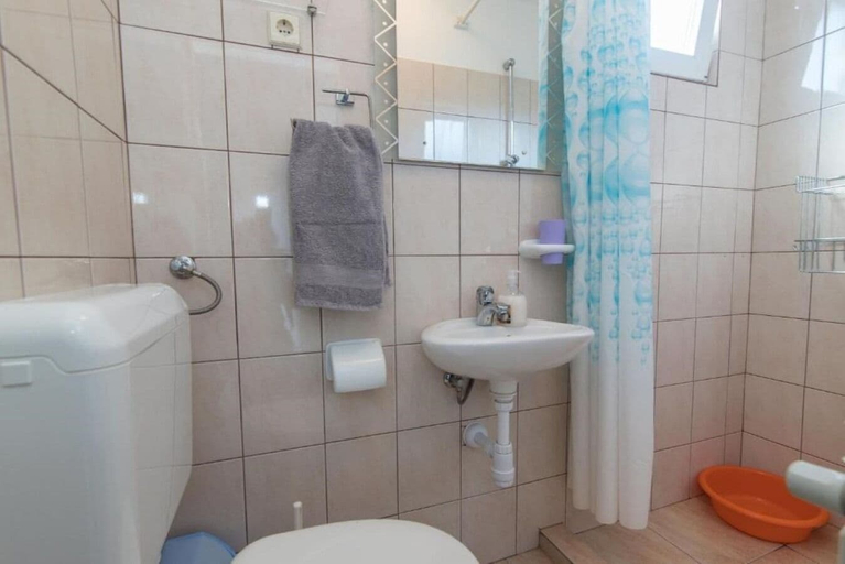 Bathroom 5, Apartment Kreso, Tkon