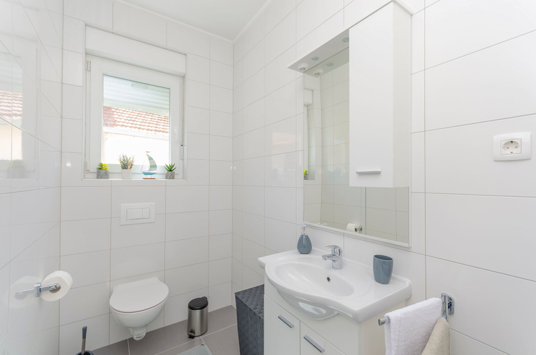 Bathroom 3, Apartments Luxury and Sea View, Šibenik